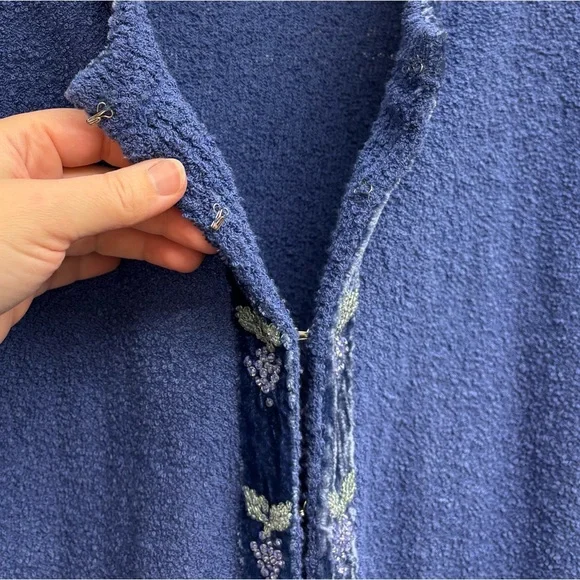 90s Periwinkle cardigan with velvet trim and beaded grape details, small - Picture 4 of 9